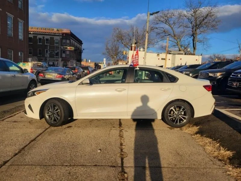 2023 Kia Forte - Image 4 of 12