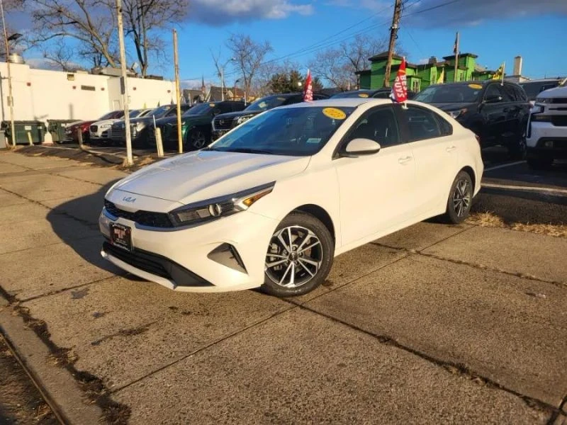 2023 Kia Forte - Image 2 of 12