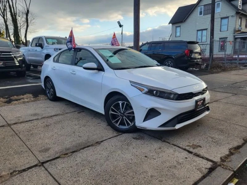 2023 Kia Forte - Image 6 of 12