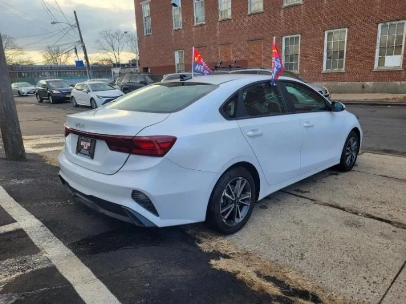 2023 Kia Forte - Image 10 of 12