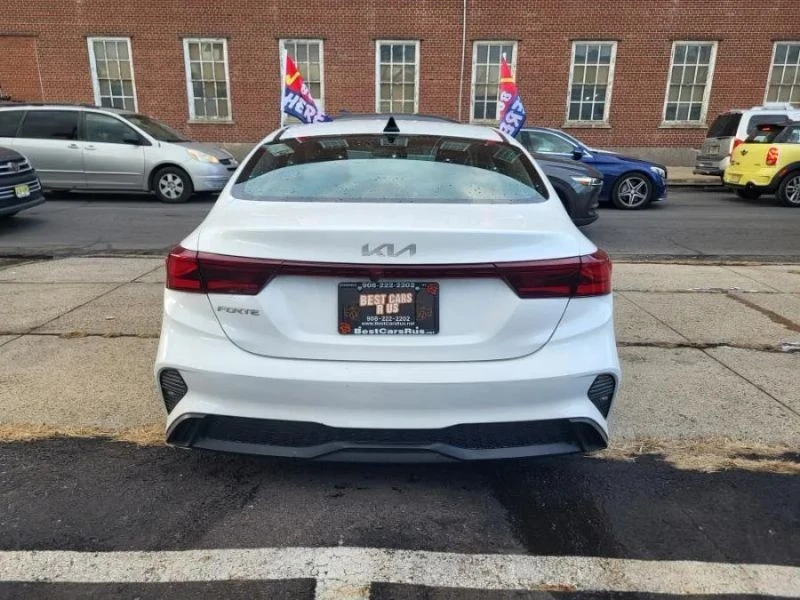 2023 Kia Forte - Image 9 of 12