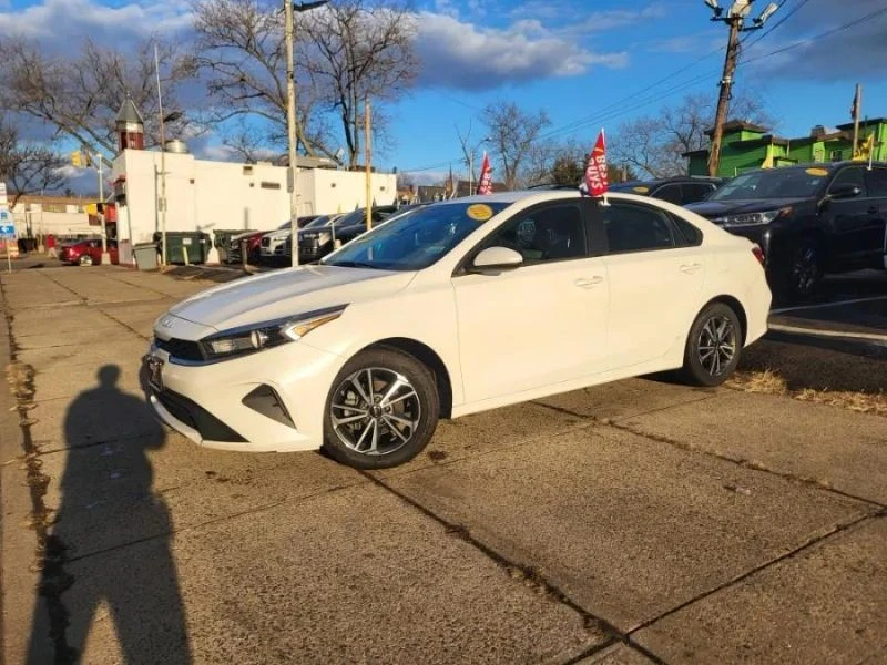 2023 Kia Forte - Image 3 of 12