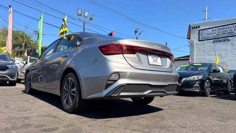 2023 Kia Forte - Image 8 of 12