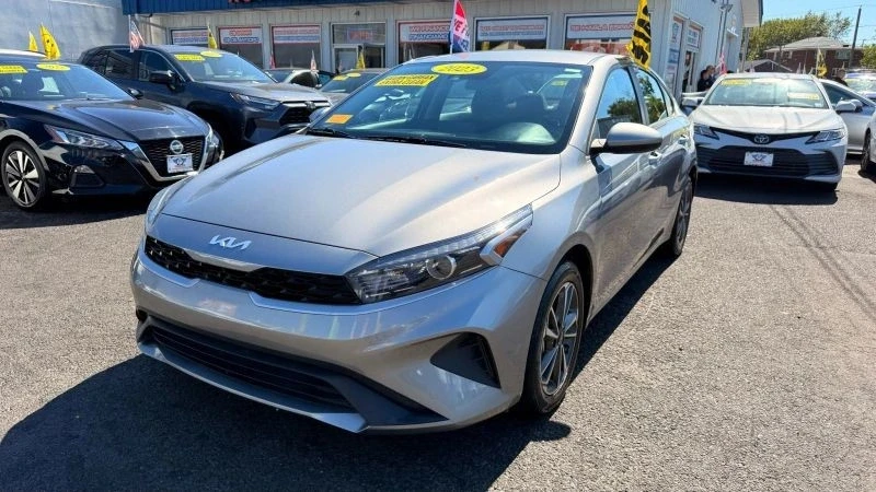 2023 Kia Forte - Image 4 of 12