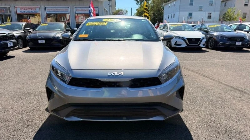 2023 Kia Forte - Image 3 of 12