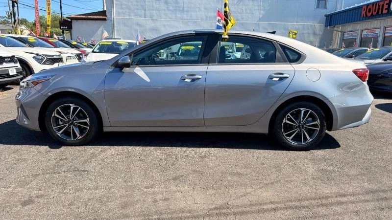 2023 Kia Forte - Image 10 of 12