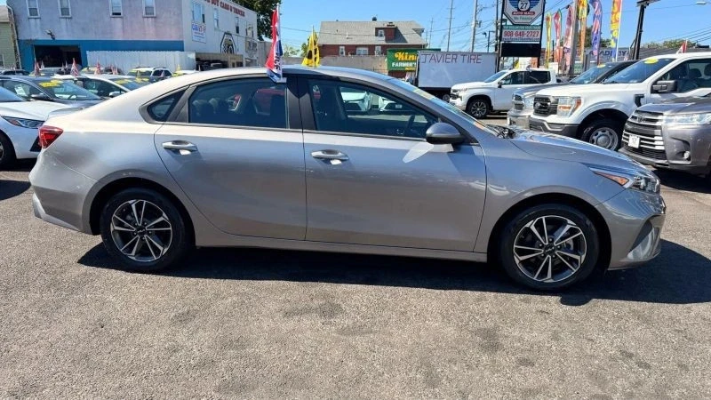 2023 Kia Forte - Image 11 of 12