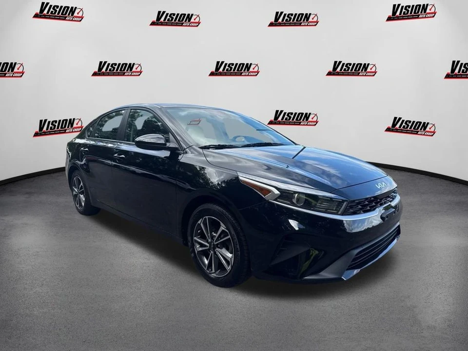 2023 Kia Forte - Image 3 of 12