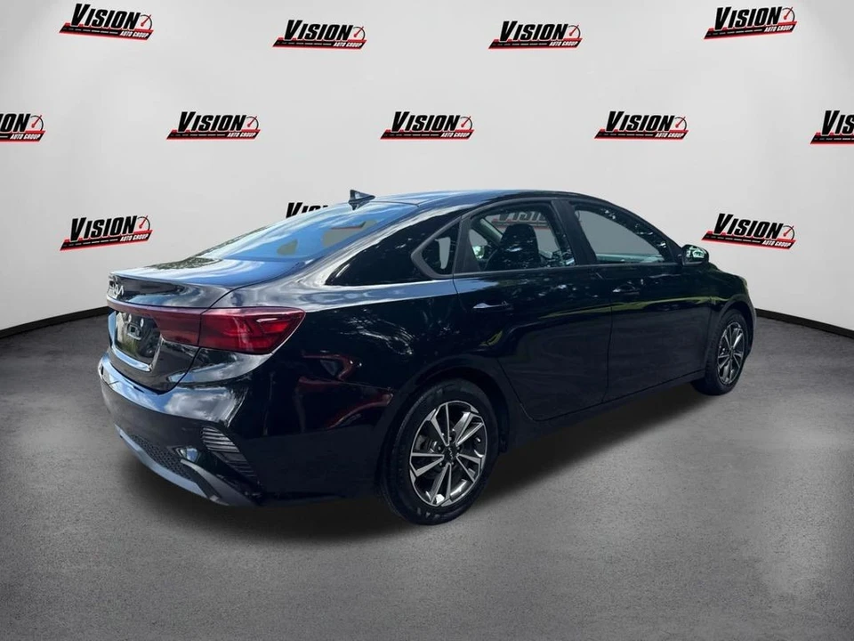 2023 Kia Forte - Image 5 of 12