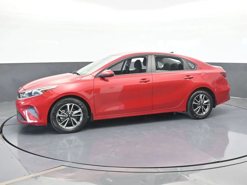 2023 Kia Forte - Image 2 of 12
