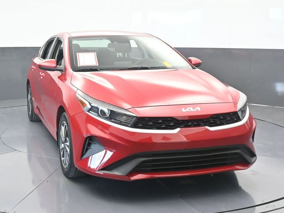 2023 Kia Forte - Image 9 of 12