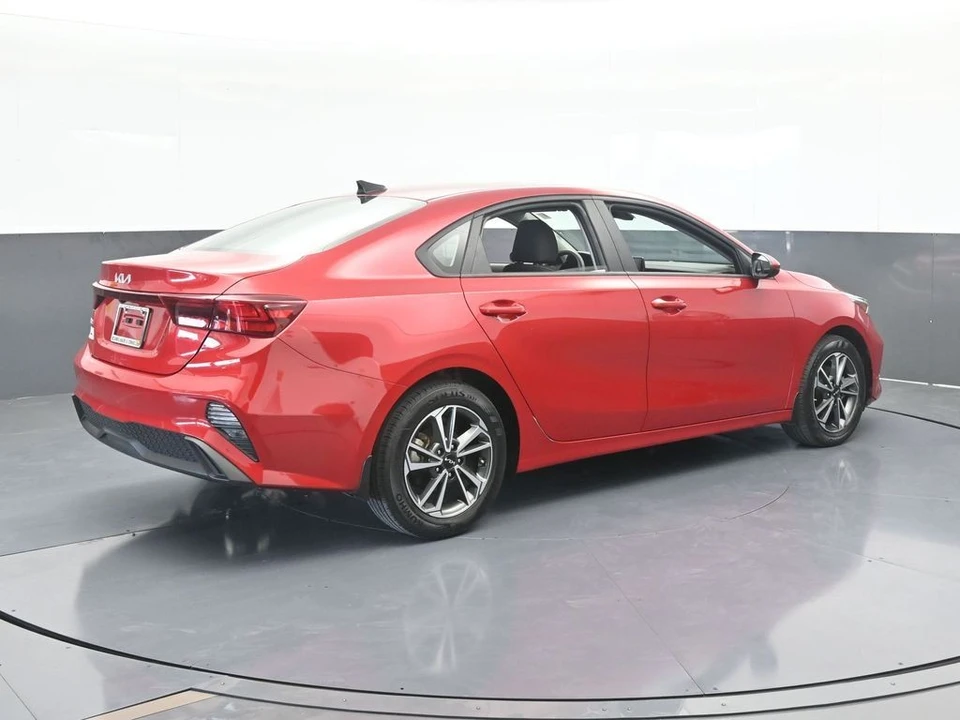 2023 Kia Forte - Image 6 of 12