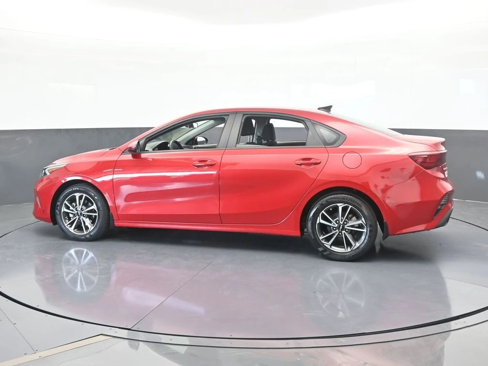 2023 Kia Forte - Image 3 of 12