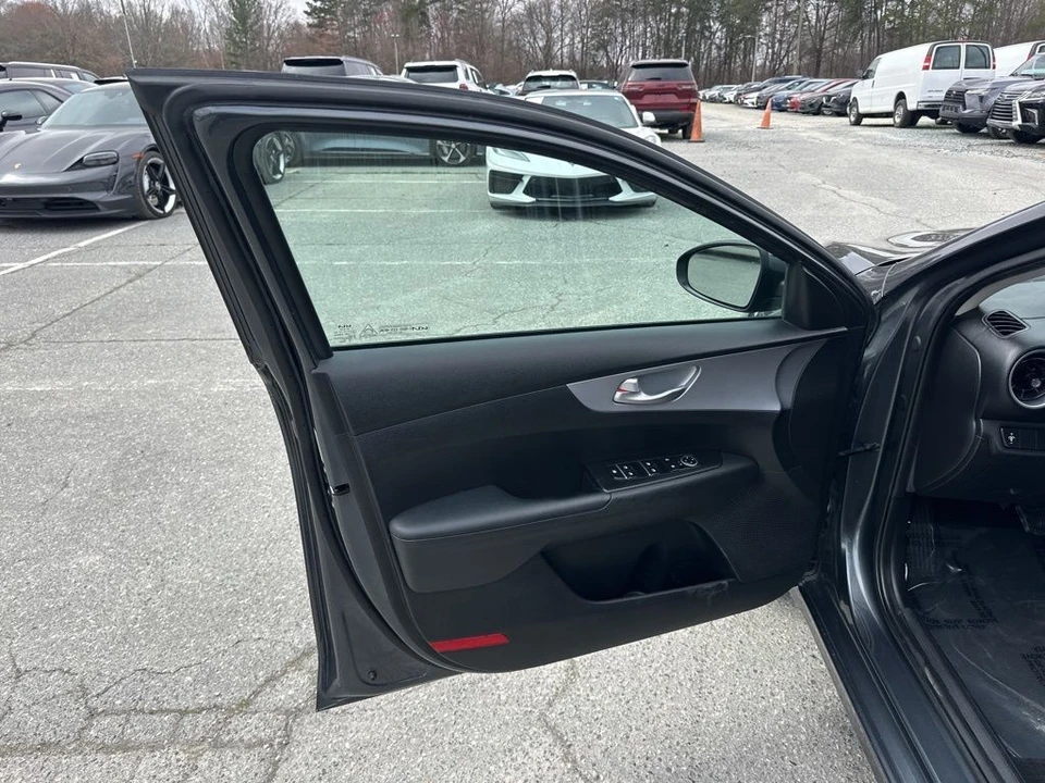 2023 Kia Forte - Image 19 of 21
