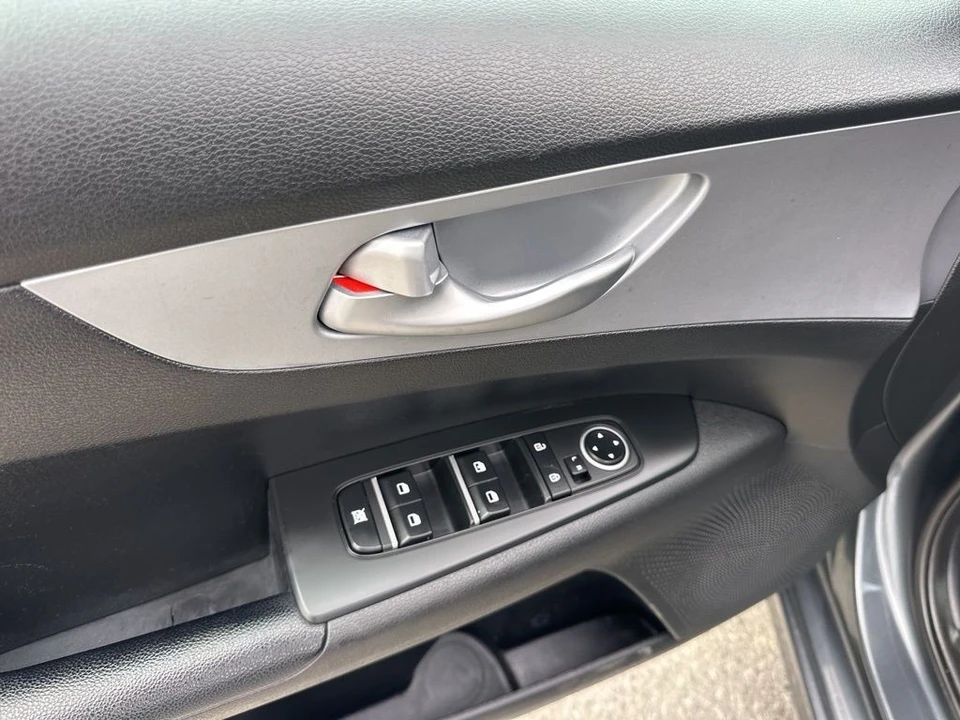 2023 Kia Forte - Image 20 of 21