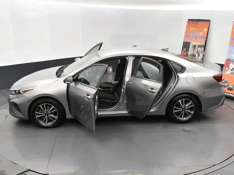 2023 Kia Forte - Image 7 of 12