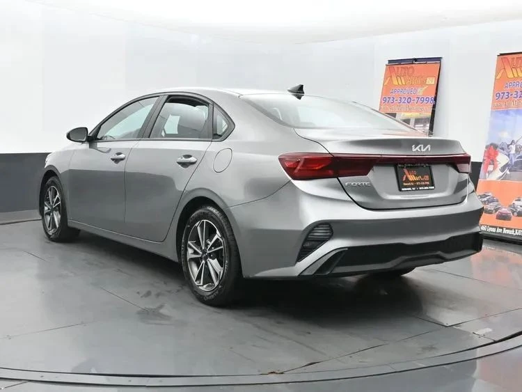 2023 Kia Forte - Image 9 of 12