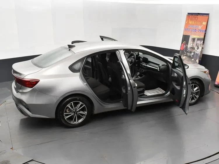 2023 Kia Forte - Image 6 of 12