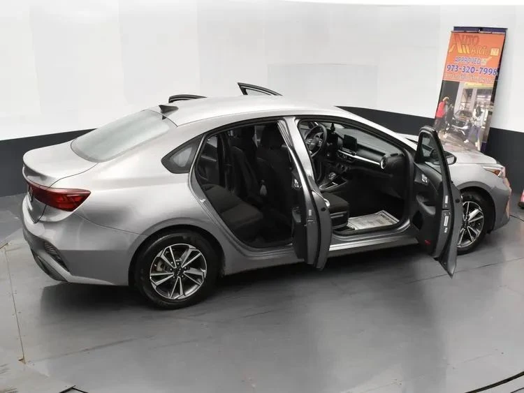 2023 Kia Forte - Image 6 of 12