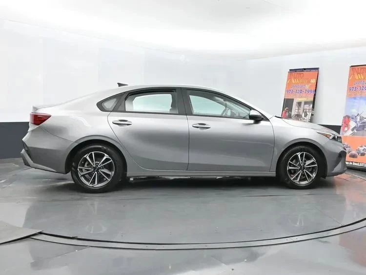 2023 Kia Forte - Image 4 of 12