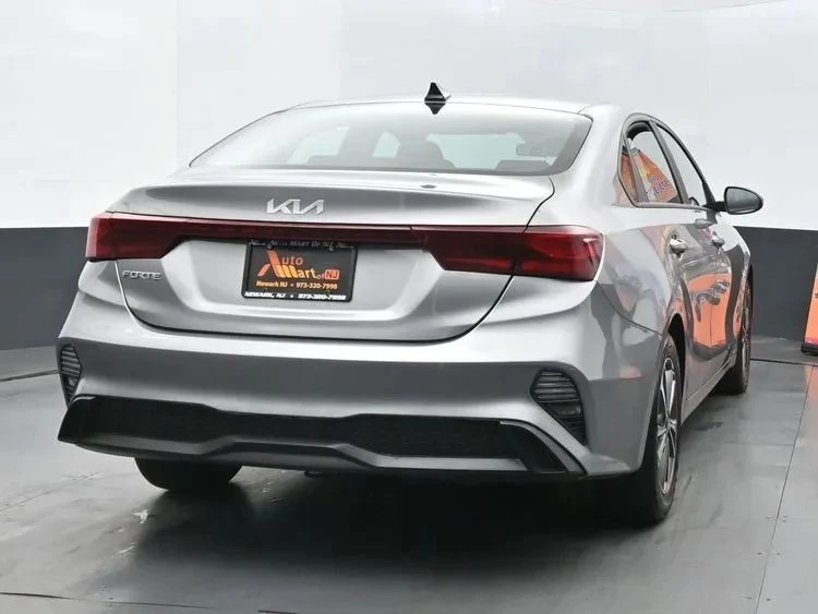2023 Kia Forte - Image 8 of 12
