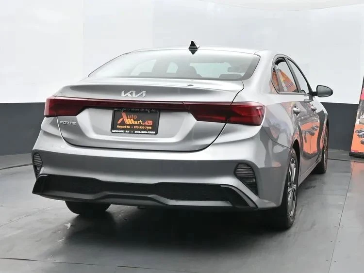2023 Kia Forte - Image 8 of 12