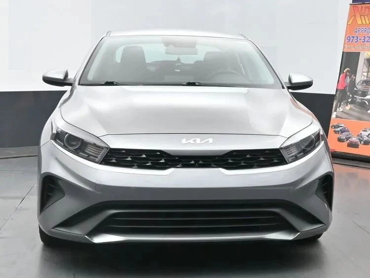 2023 Kia Forte - Image 3 of 12