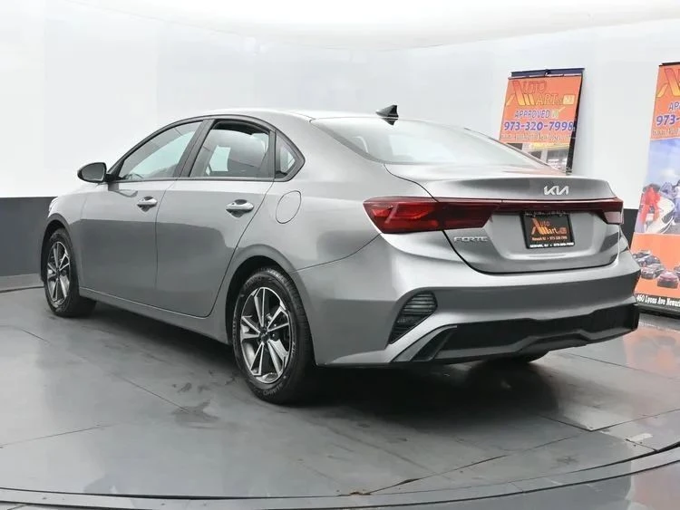 2023 Kia Forte - Image 9 of 12