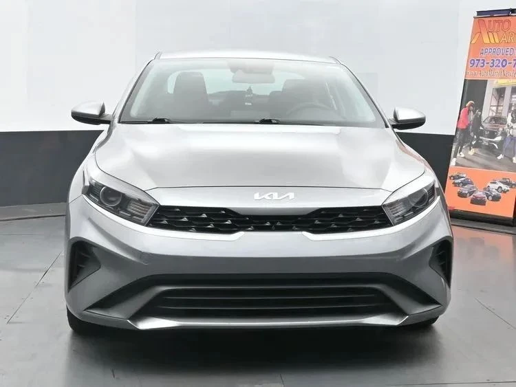 2023 Kia Forte - Image 3 of 12
