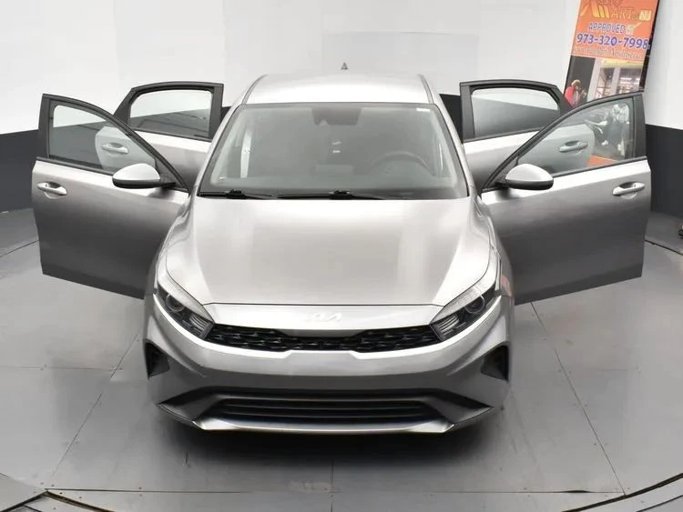 2023 Kia Forte - Image 10 of 12