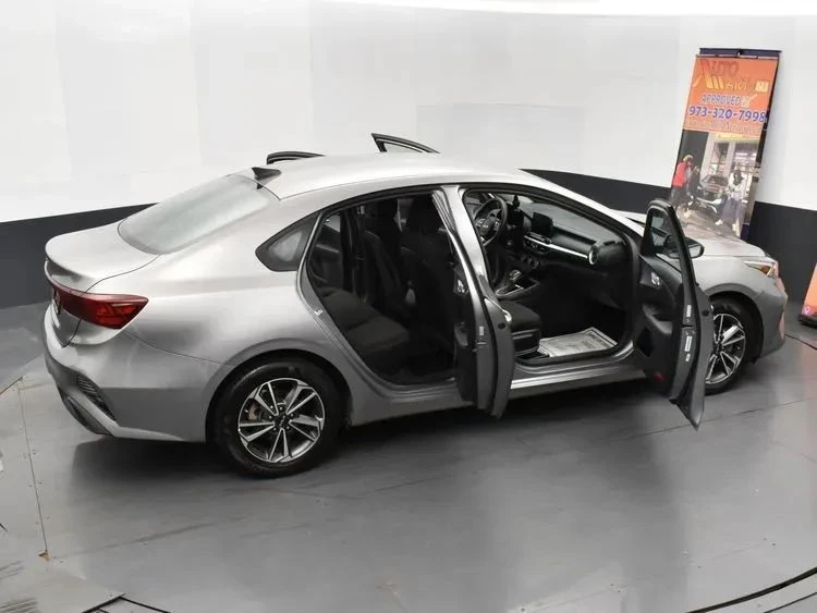 2023 Kia Forte - Image 6 of 12