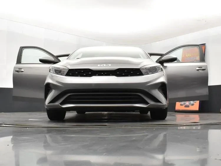 2023 Kia Forte - Image 11 of 12