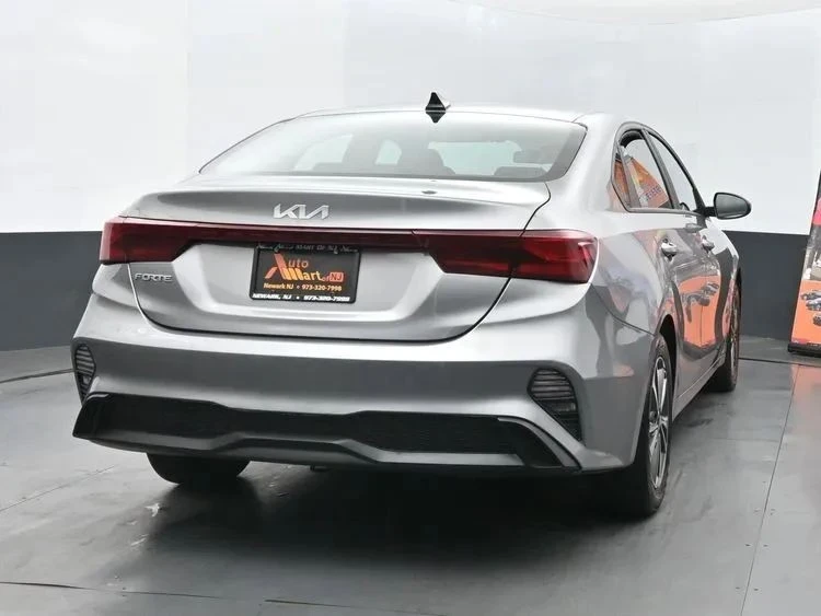 2023 Kia Forte - Image 8 of 12