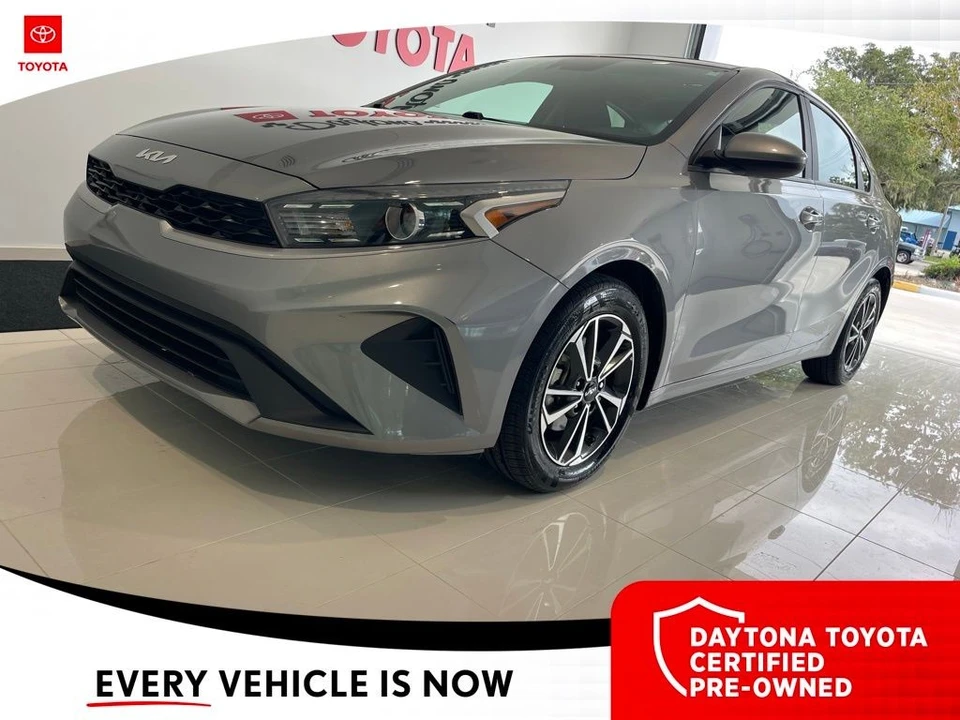 2023 Kia Forte - Image 2 of 12