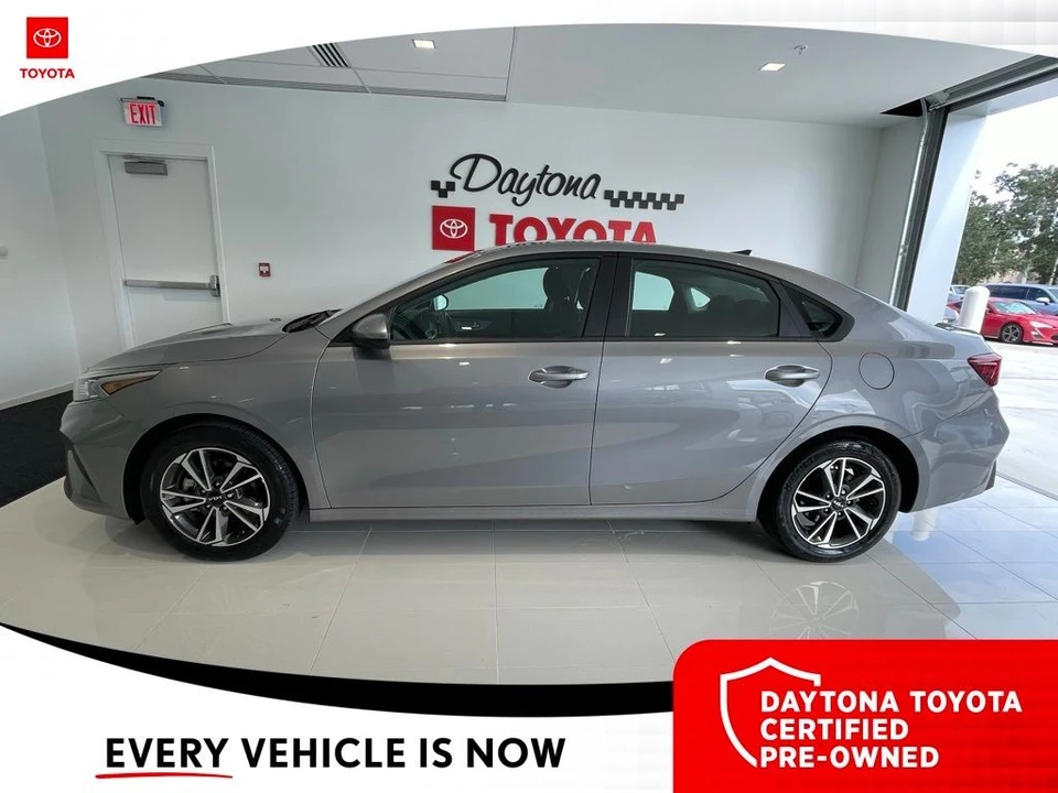 2023 Kia Forte - Image 5 of 12