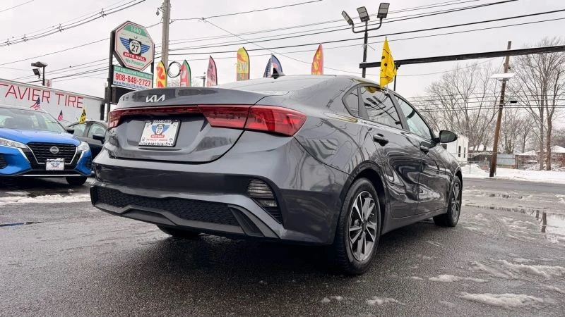 2023 Kia Forte - Image 9 of 12