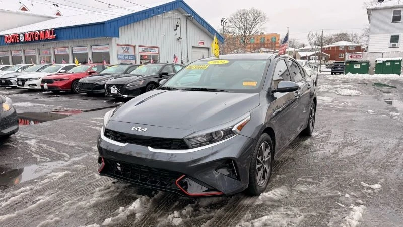 2023 Kia Forte - Image 4 of 12