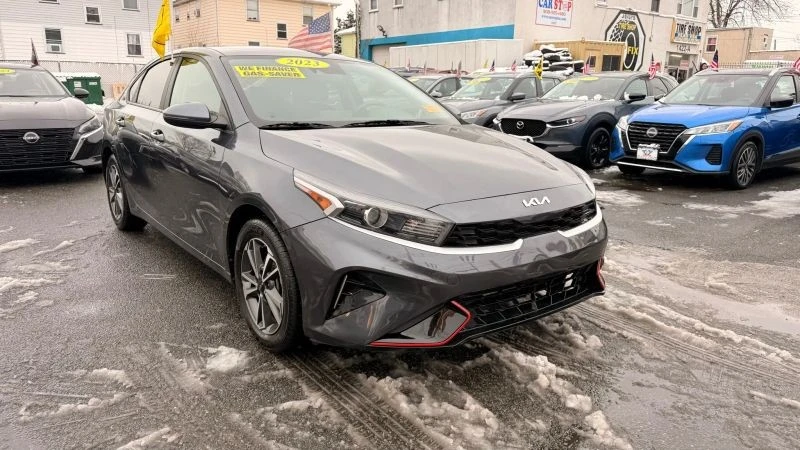2023 Kia Forte - Image 2 of 12