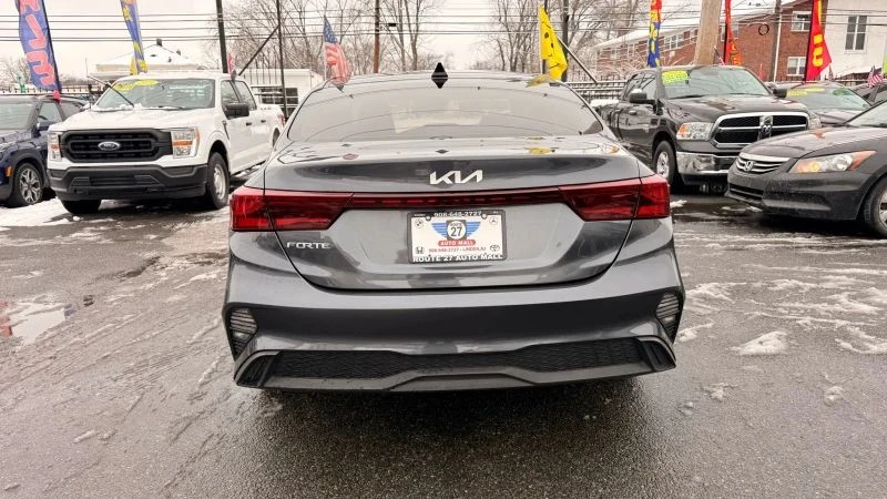 2023 Kia Forte - Image 6 of 12