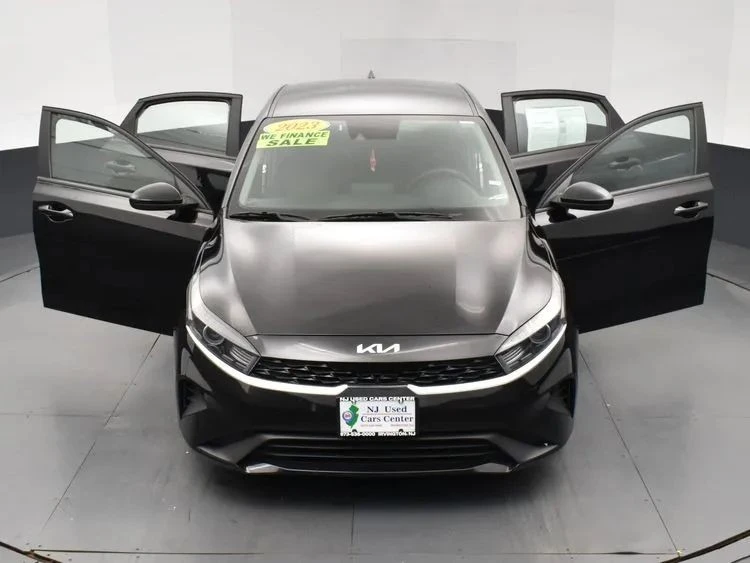 2023 Kia Forte - Image 10 of 12