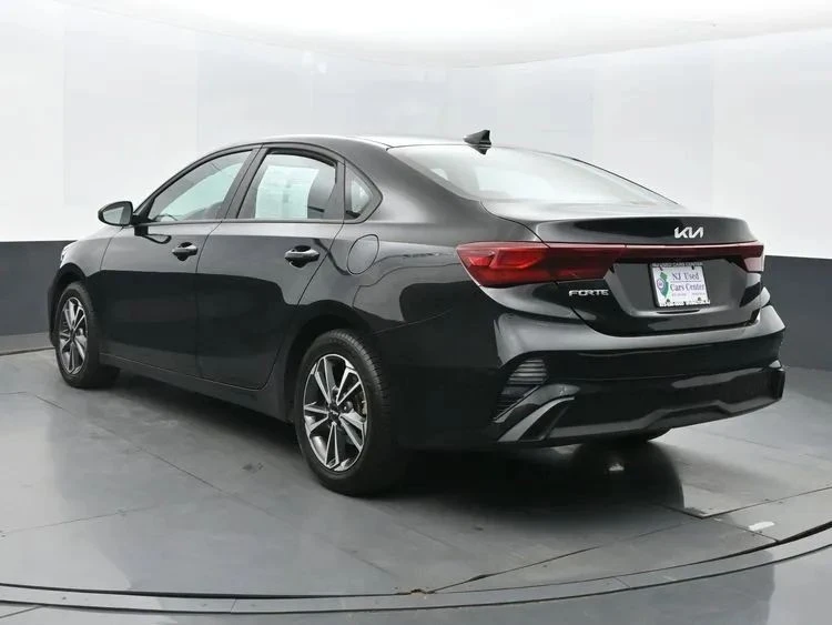 2023 Kia Forte - Image 9 of 12