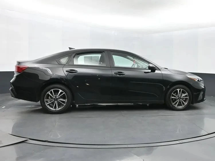 2023 Kia Forte - Image 4 of 12