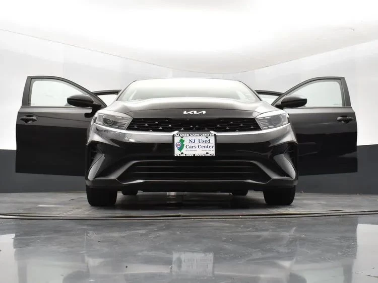 2023 Kia Forte - Image 11 of 12