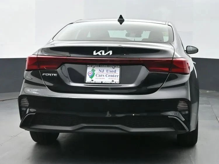 2023 Kia Forte - Image 8 of 12
