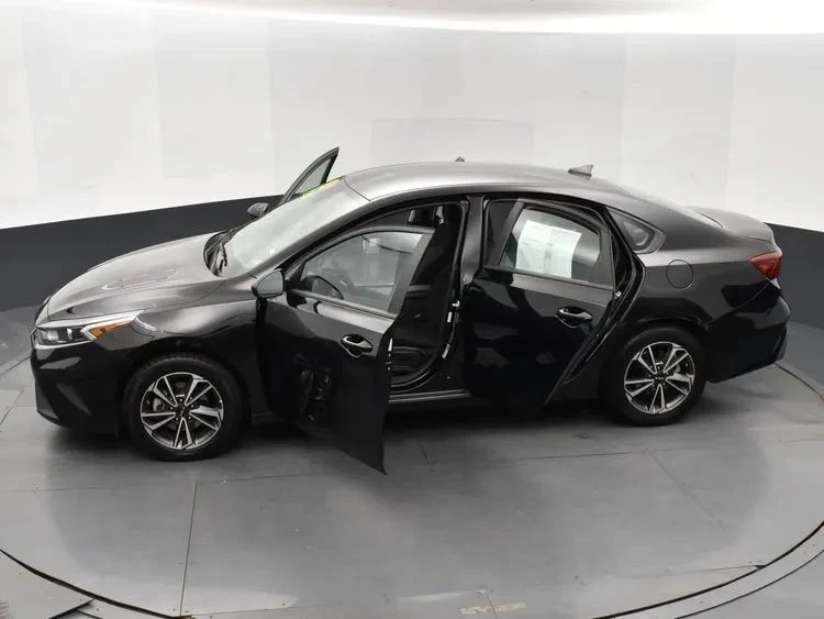 2023 Kia Forte - Image 7 of 12