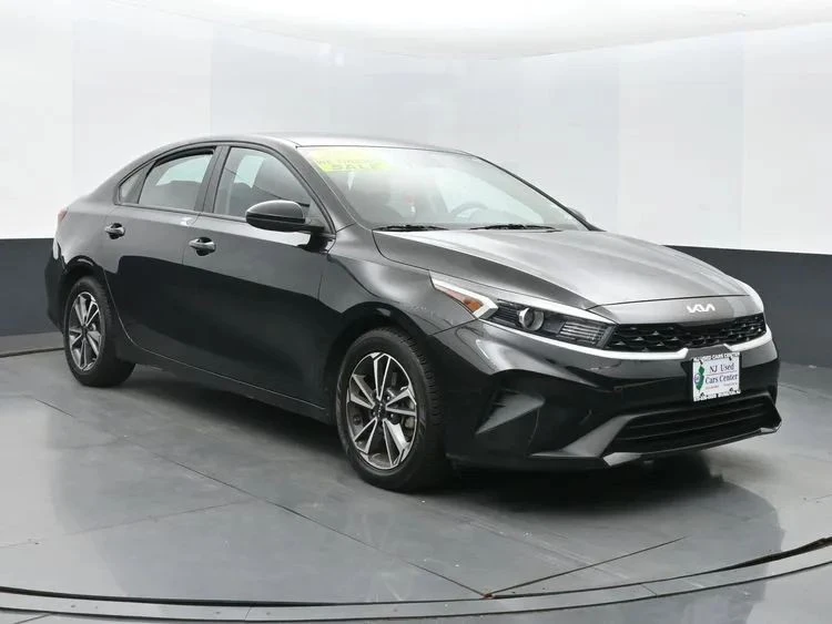 2023 Kia Forte - Image 2 of 12