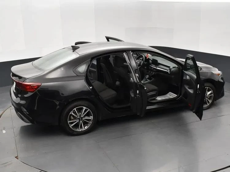 2023 Kia Forte - Image 6 of 12