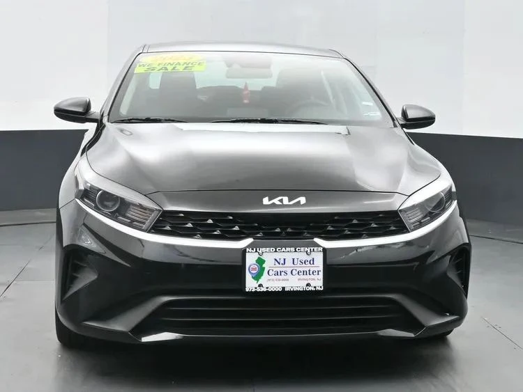 2023 Kia Forte - Image 3 of 12