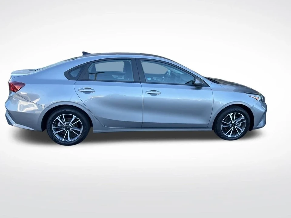 2023 Kia Forte - Image 2 of 7