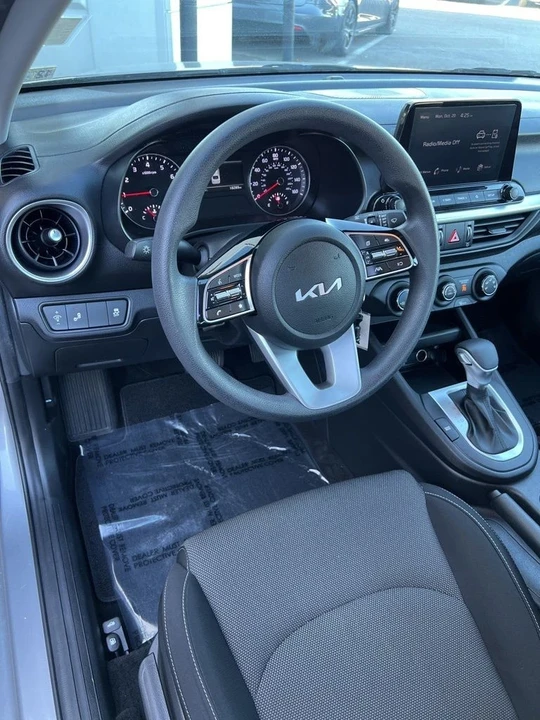 2023 Kia Forte - Image 6 of 7